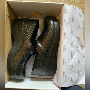 Dansko Women’s Clogs Professional Black Tooled Leather